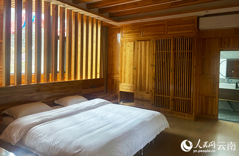 任丽华家的民宿一角。人民网记者 程浩摄